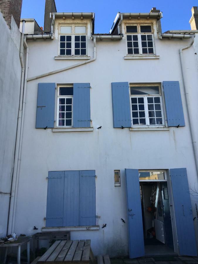 Face A La , L Artiste Villa *